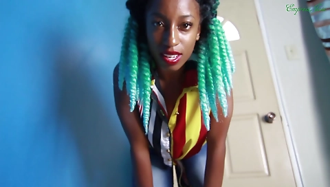 Suckolden-haired cutie's pussy at a hard anointing