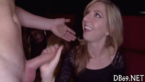 Hawt babe gets fucked in her ass