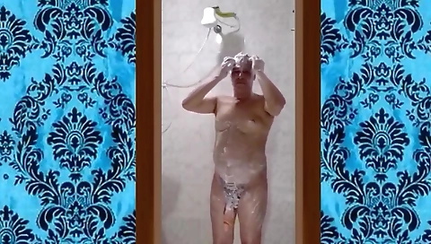 Hawt chick is fucked by a younger