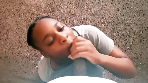 Sexy black babe with a sexy bodyia